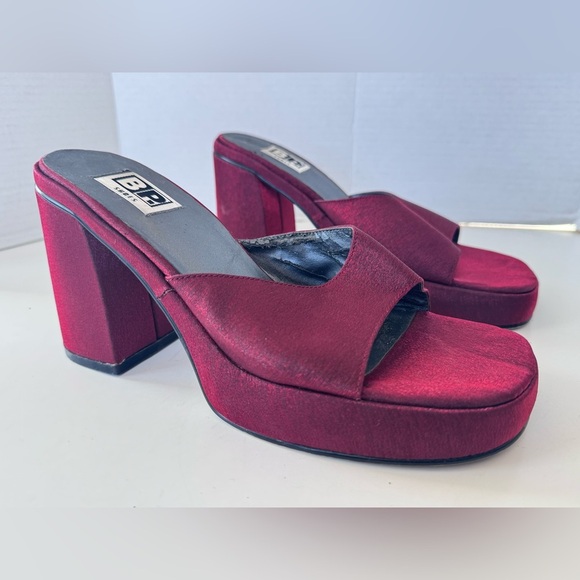 vintage 90s Y2K bp red shiny metallic platform slip on sandals Size 8 * FLAWS - Picture 2 of 13